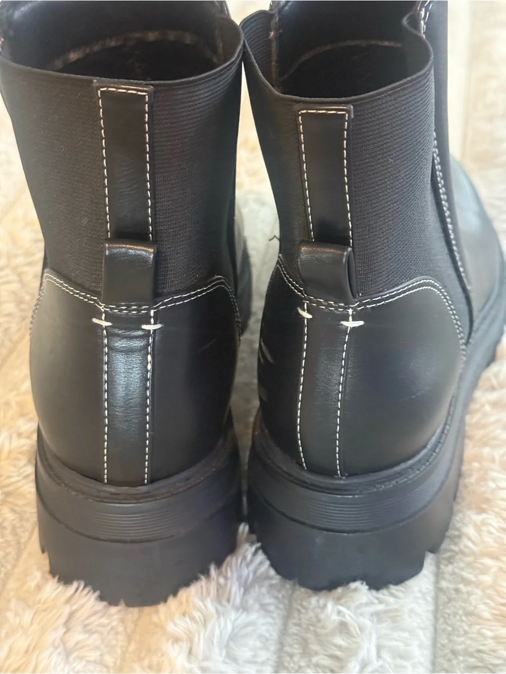 Women’s Black Chelsea Lug Boots Sleek Slip-On Design Size 9
